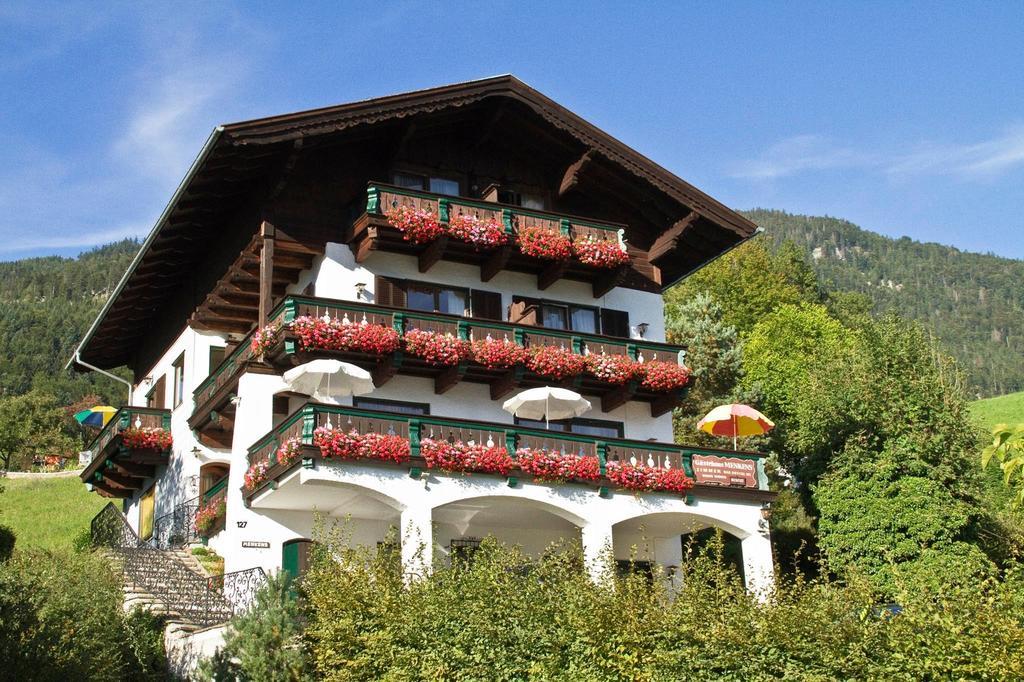 Gaestehaus Menkens Sankt Wolfgang im Salzkammergut Exterior photo